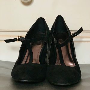 Journee Collection Heels in black suede
